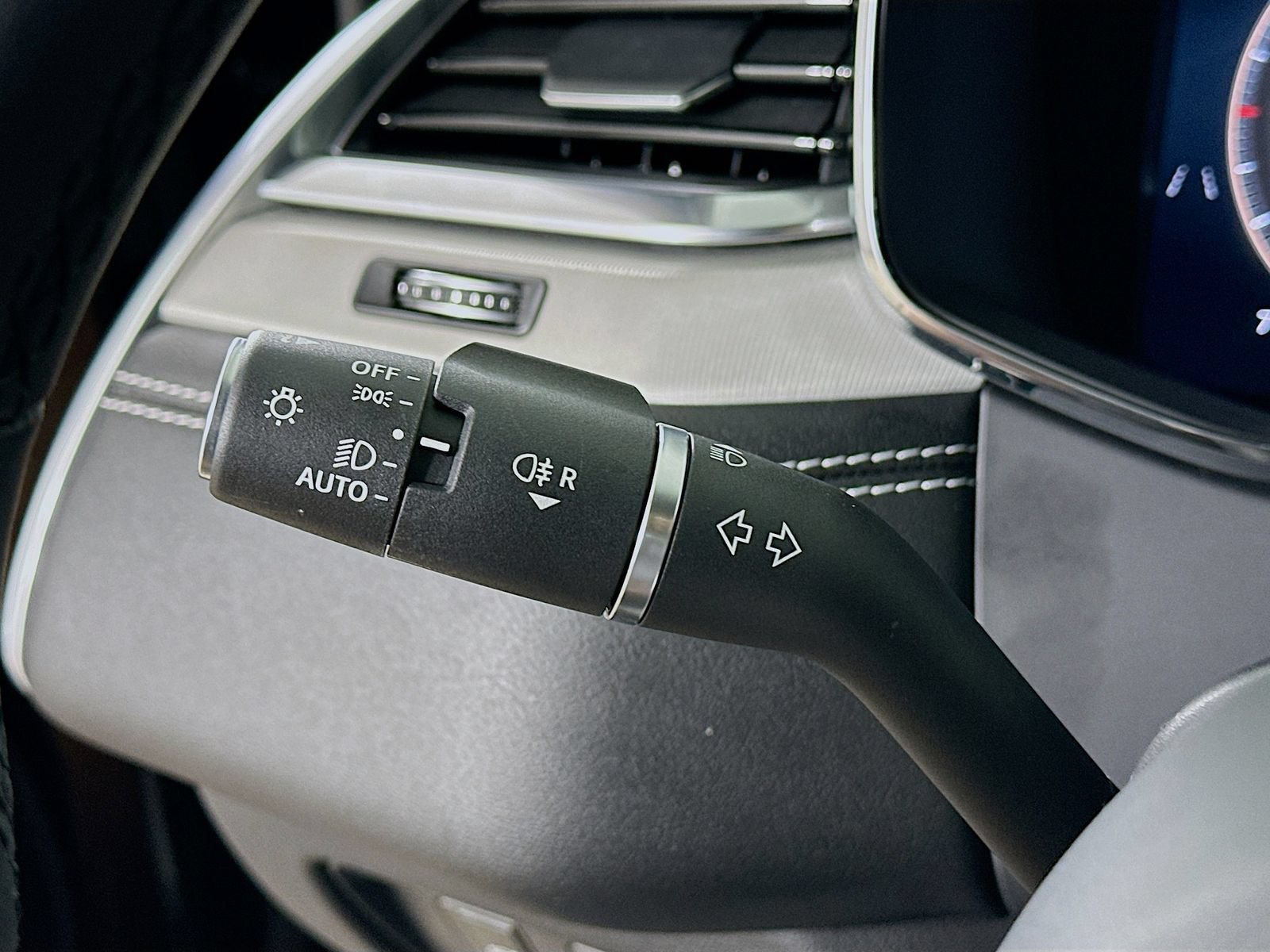Used 2024 Jaguar XF R-Dynamic SE AWD/4WD image 20