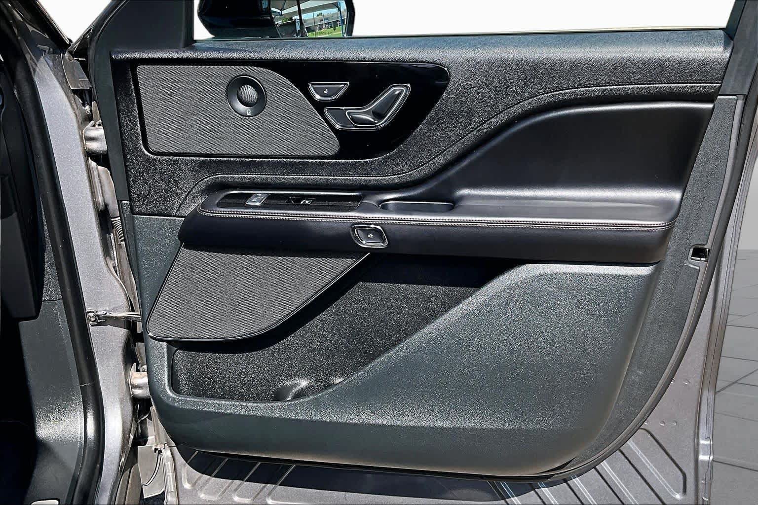 Used 2024 Lincoln Aviator Reserve AWD/4WD image 44