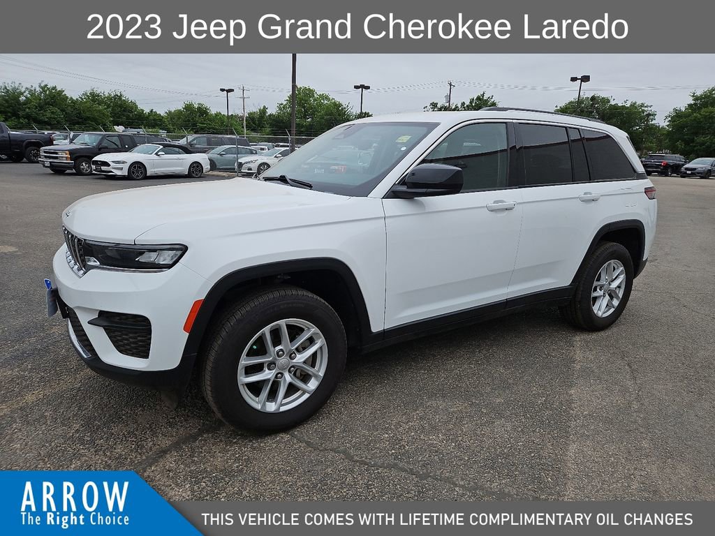 Used 2023 Jeep Grand Cherokee Laredo AWD/4WD image 5
