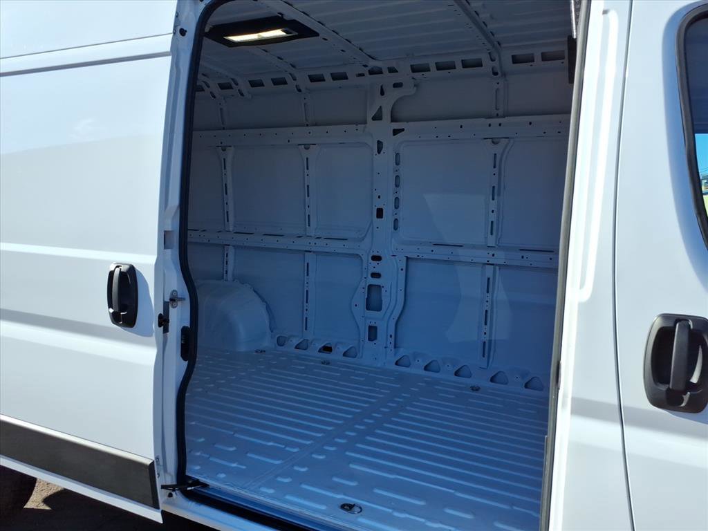 Used 2025 RAM ProMaster 2500 w/ Convenience Group FWD image 11