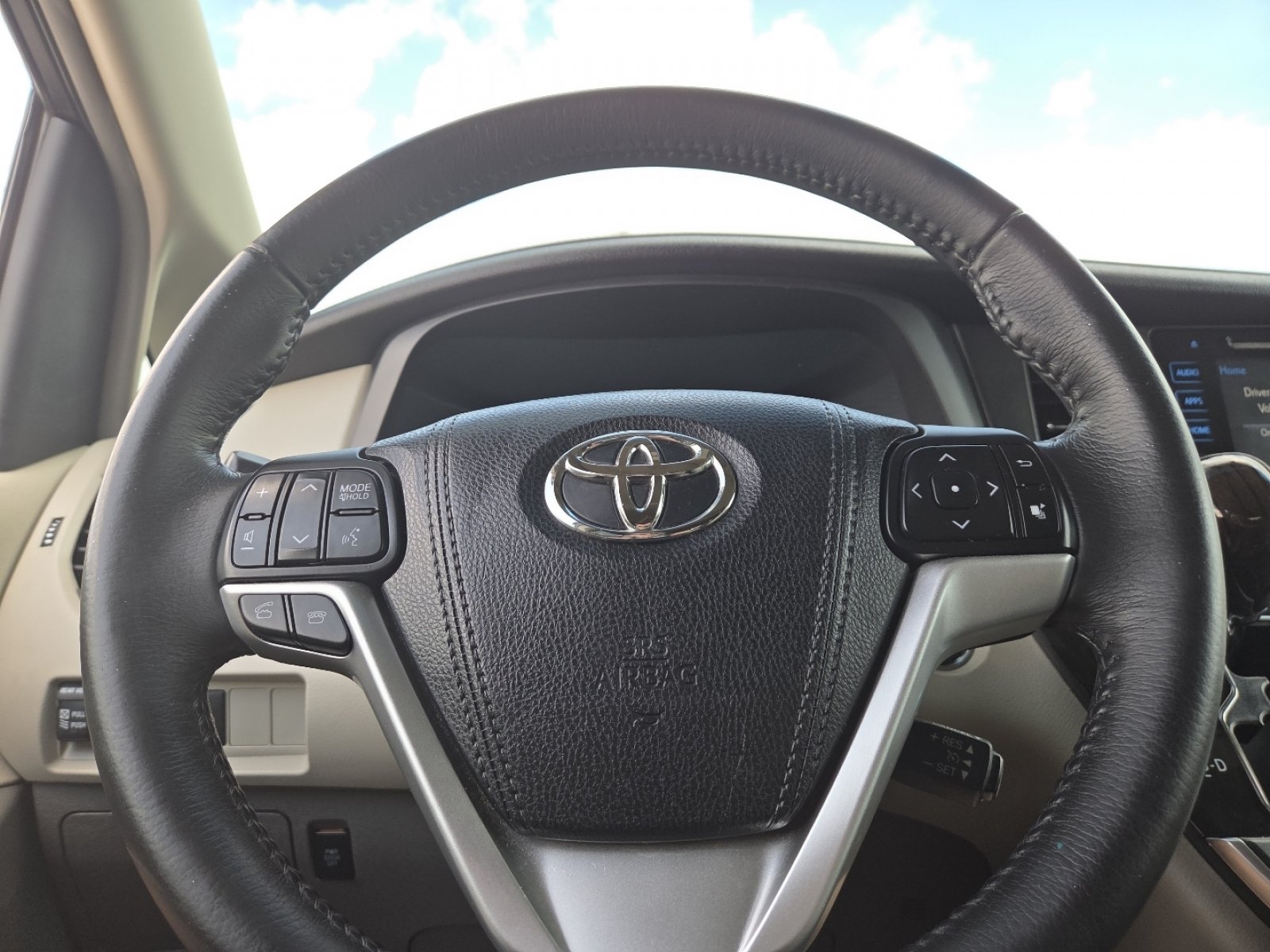 Used 2017 Toyota Sienna XLE Premium AWD/4WD image 28