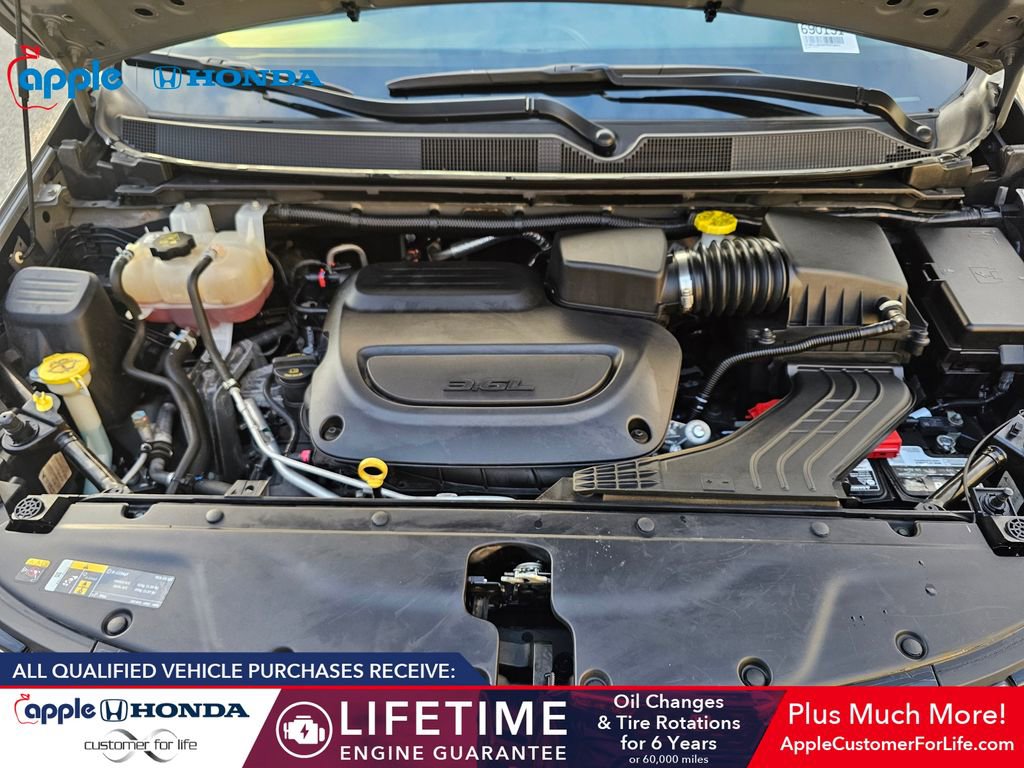 Used 2023 Chrysler Pacifica Touring-L image 28