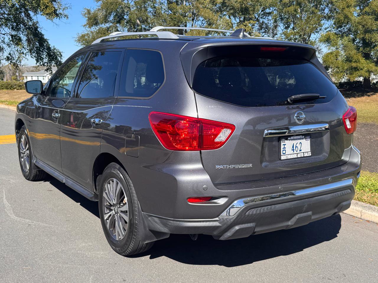 Used 2019 Nissan Pathfinder S image 11