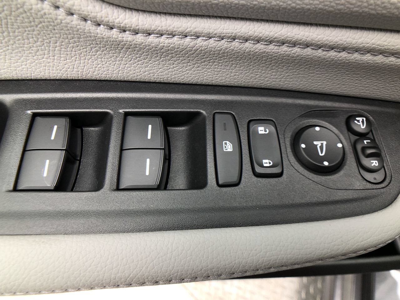 Used 2019 Honda Odyssey Elite image 4
