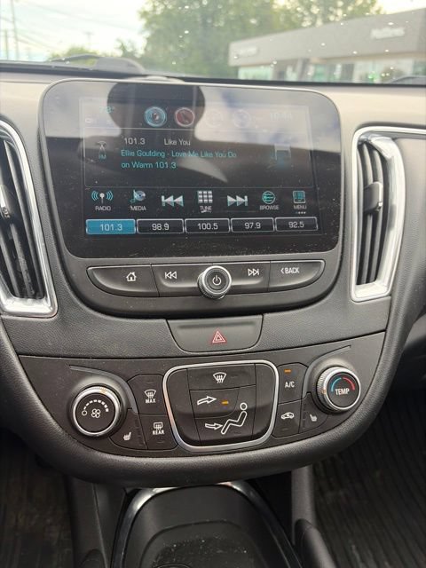 Used 2018 Chevrolet Malibu LT w/ Leather Package FWD image 6