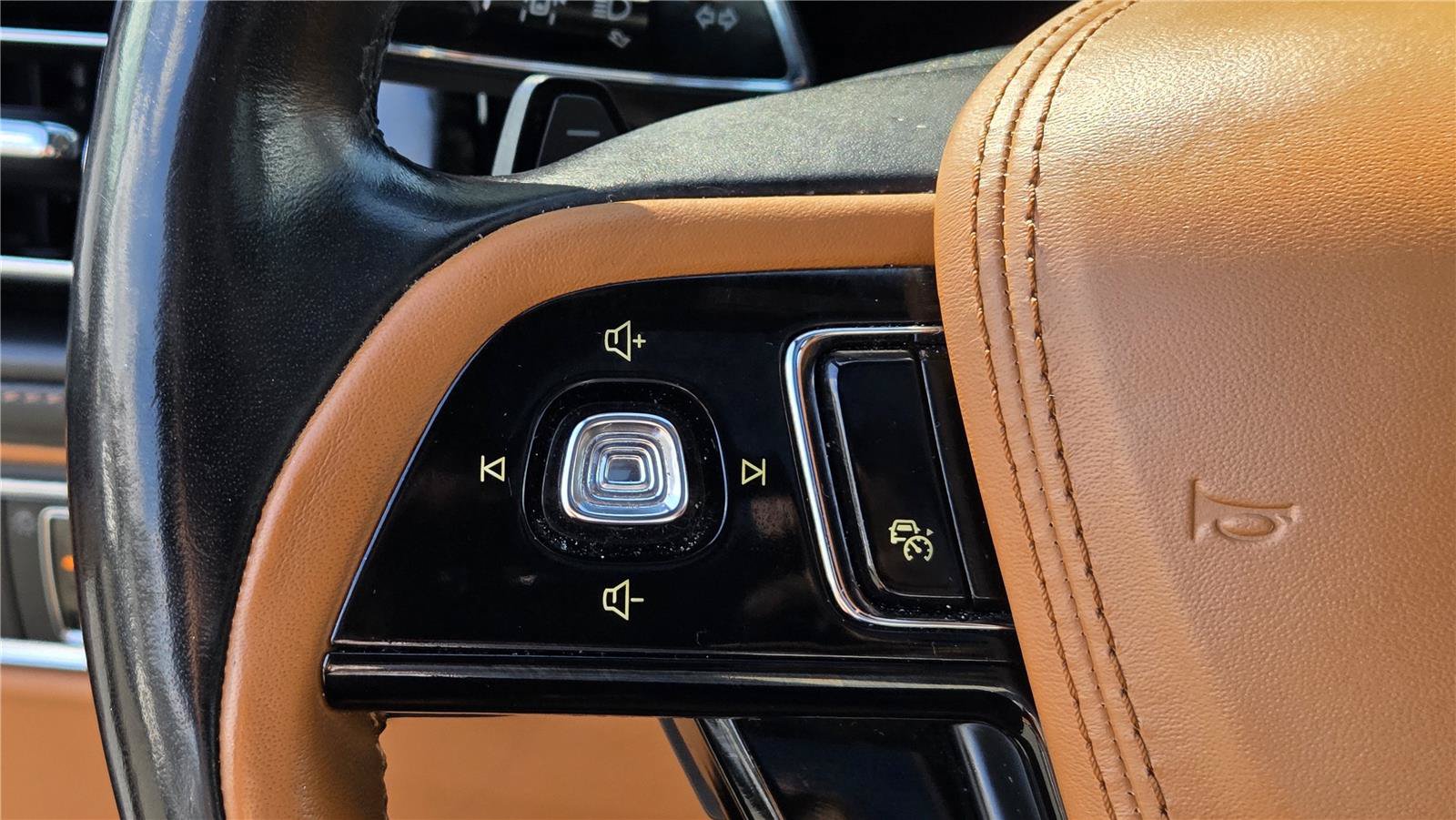Used 2020 Lincoln Aviator Black Label w/ Dynamic Handling Package AWD/4WD image 17