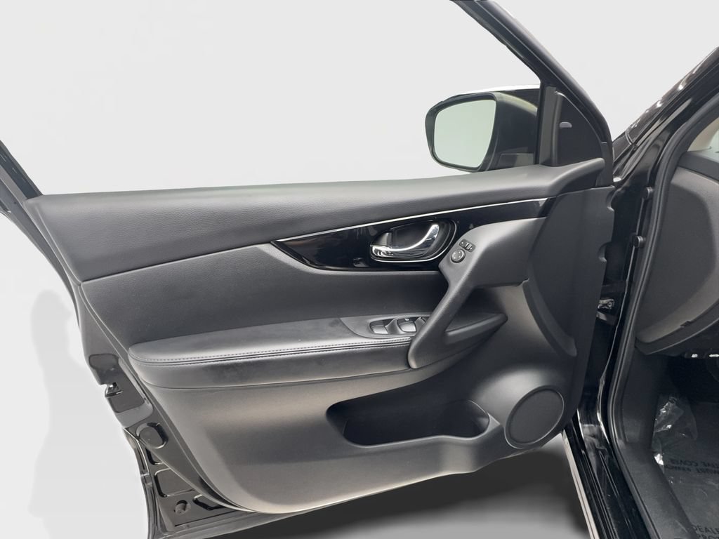 Used 2020 Nissan Rogue Sport SV FWD image 20