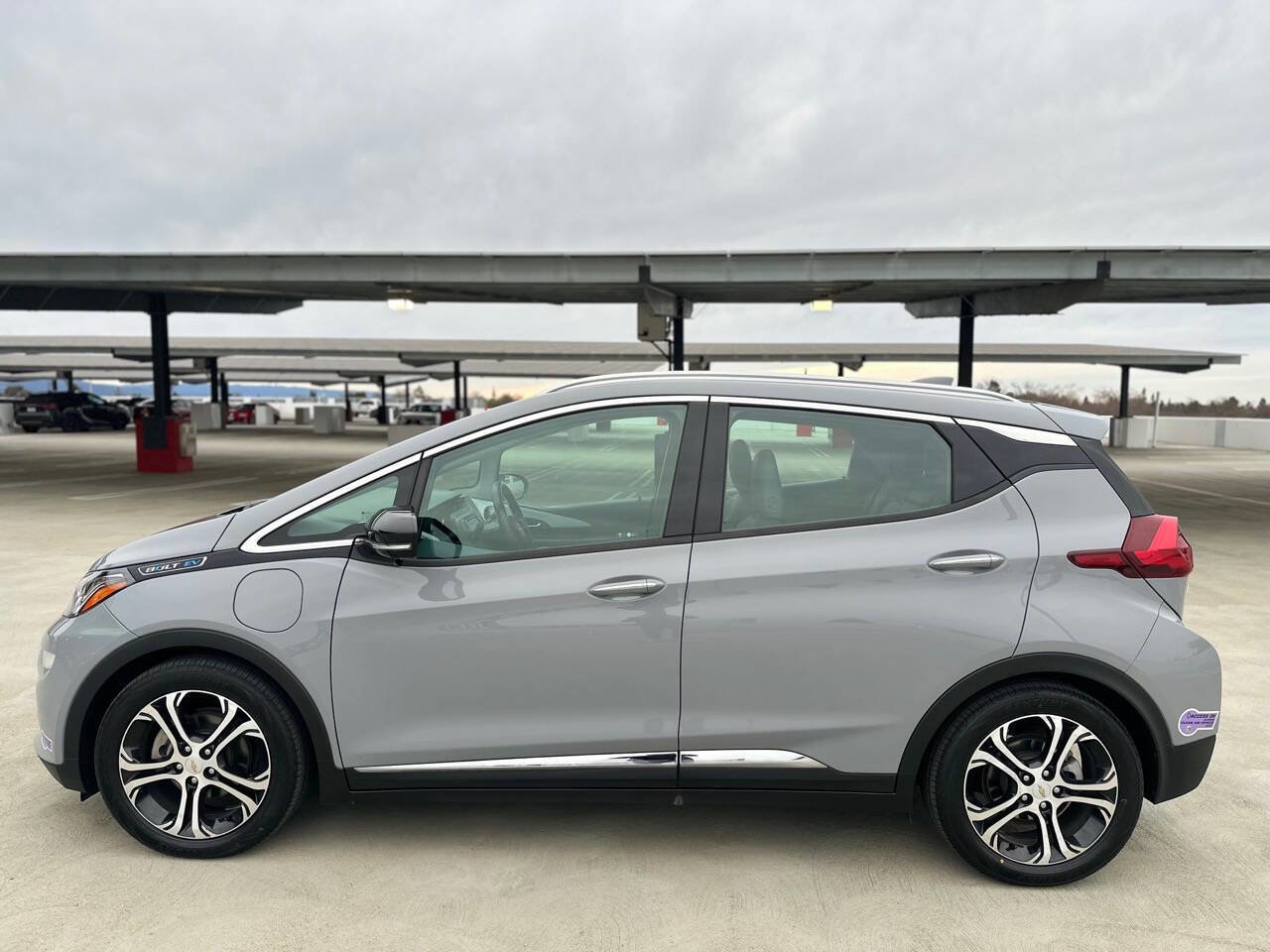 Used 2019 Chevrolet Bolt Premier w/ Infotainment Package image 6