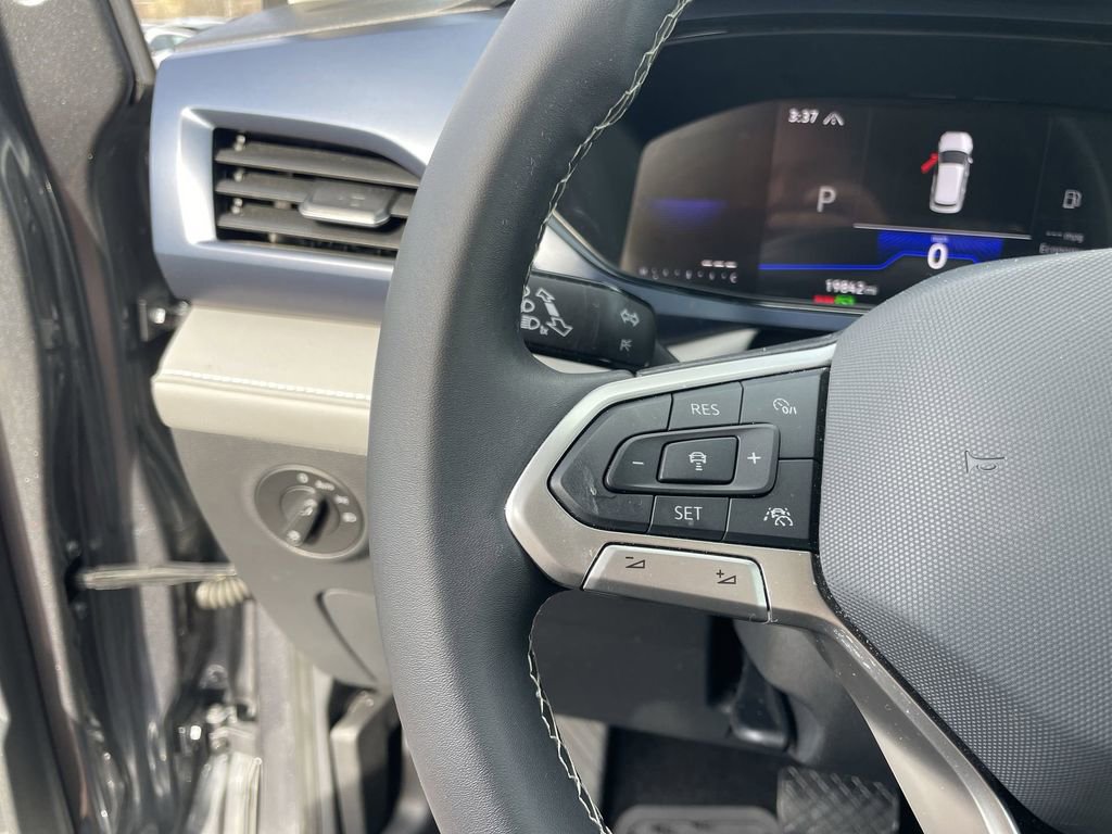 Certified 2024 Volkswagen Taos SE image 18