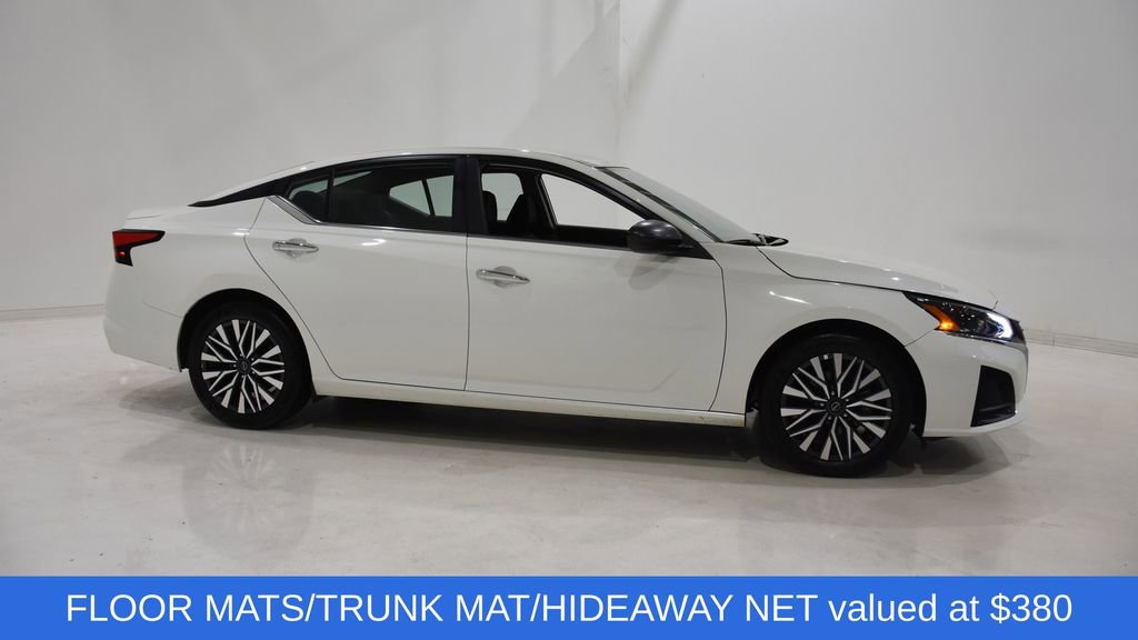 Used 2025 Nissan Altima 2.5 SV image 3
