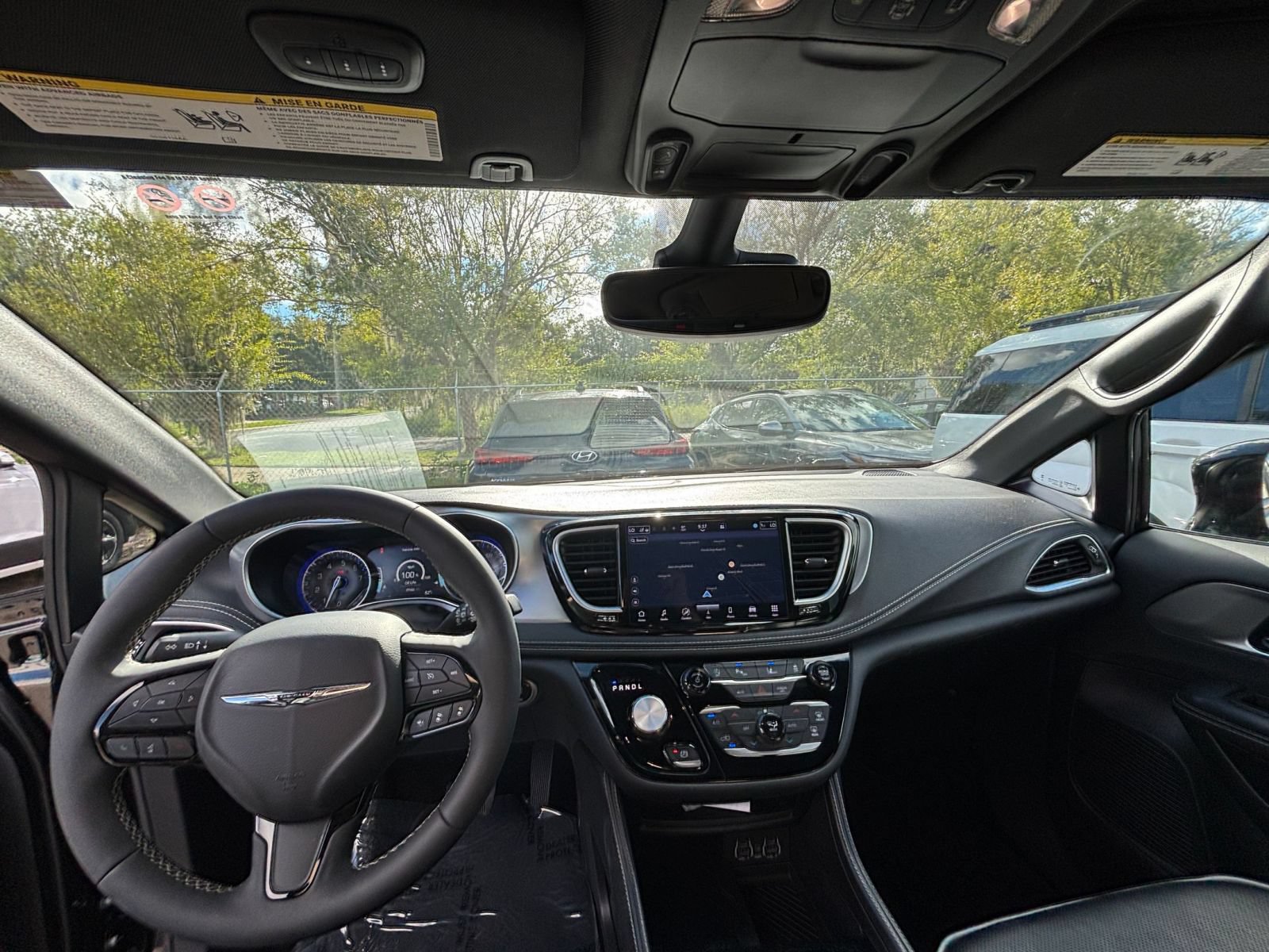 Used 2025 Chrysler Pacifica Limited FWD image 37