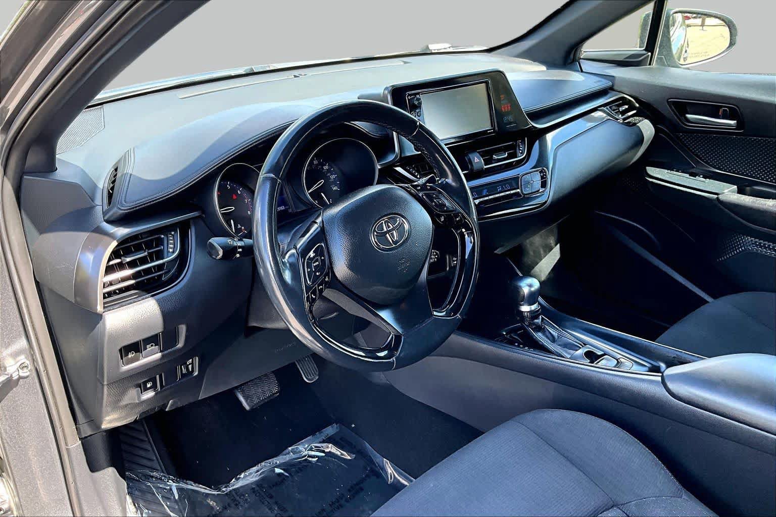 Used 2018 Toyota C-HR XLE FWD image 17