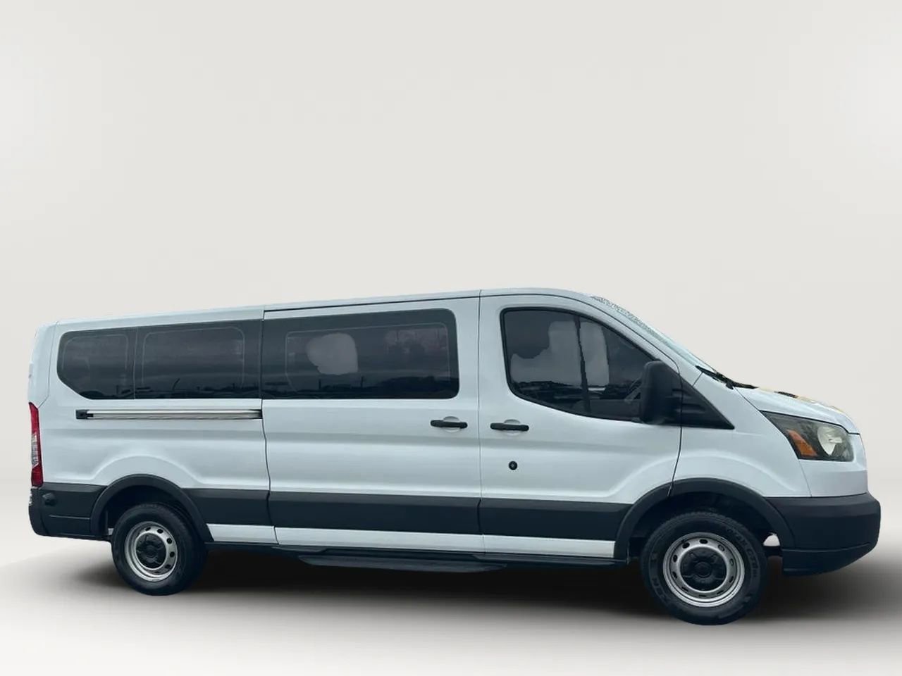 Used 2017 Ford Transit 350 XL image 3