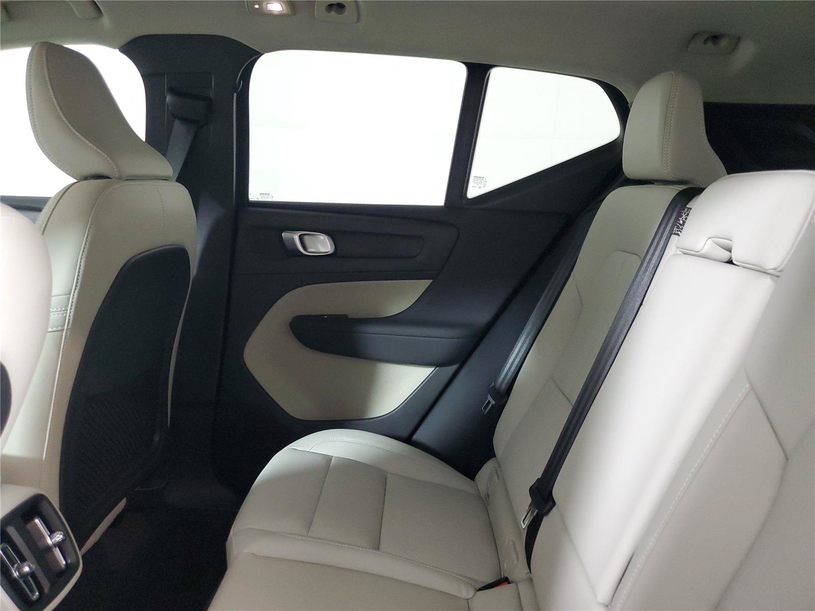 New 2026 Volvo XC40 B5 Plus w/ Protection Package Premier AWD/4WD image 12