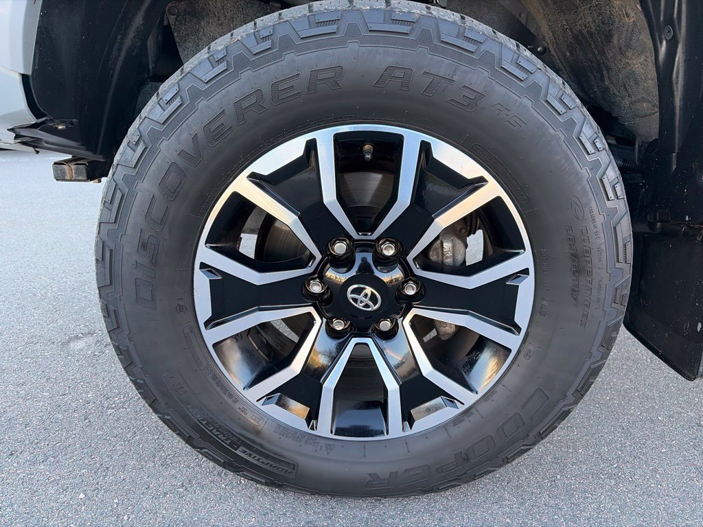 Used 2020 Toyota Tacoma TRD Sport w/ Technology Package AWD/4WD image 30
