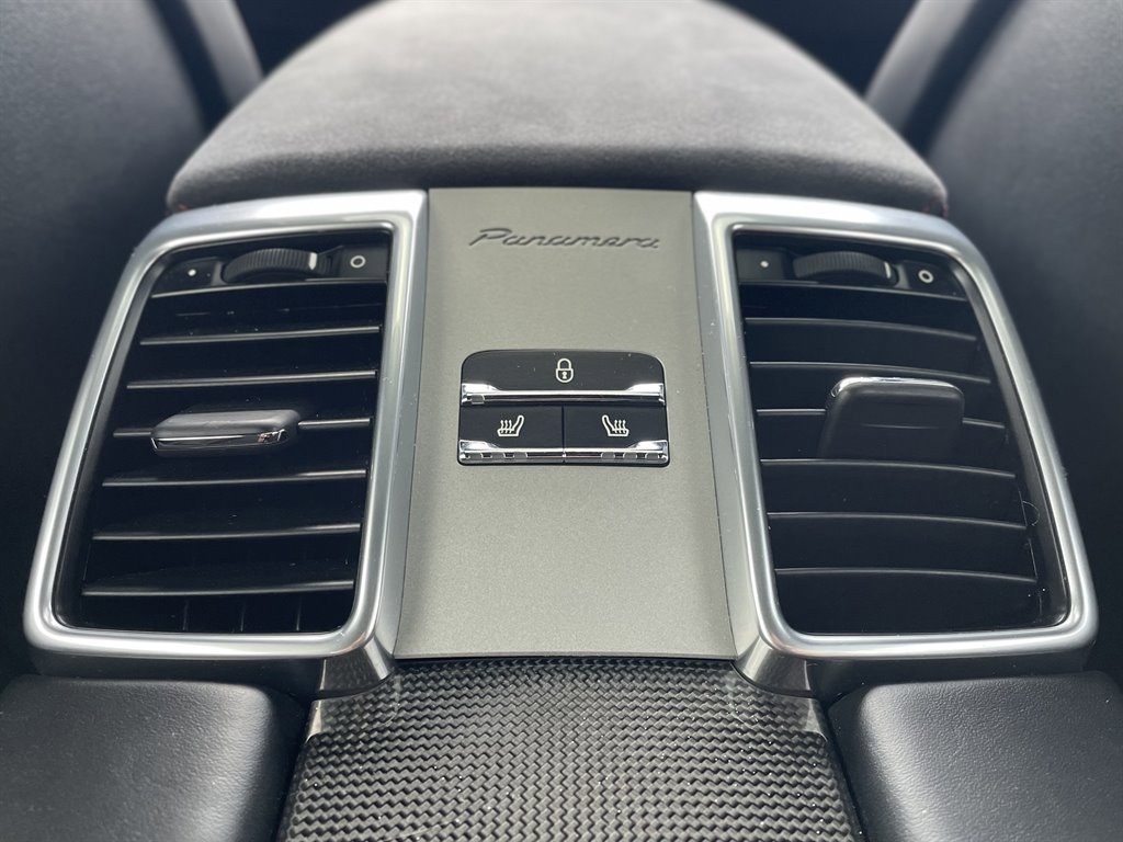 Used 2015 Porsche Panamera GTS image 34