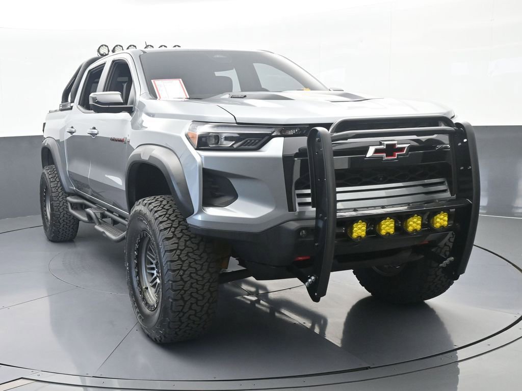 Used 2025 Chevrolet Colorado ZR2 w/ Technology Package AWD/4WD image 9