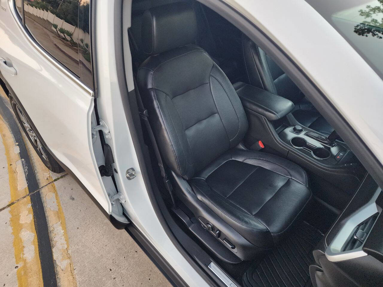 Used 2017 GMC Acadia SLT image 15