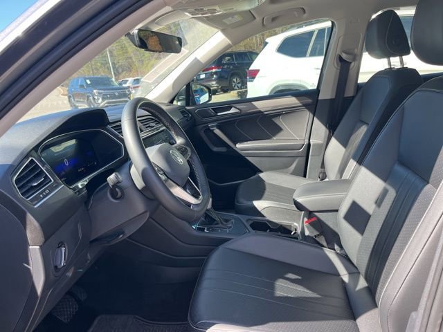 Used 2023 Volkswagen Tiguan SE image 7
