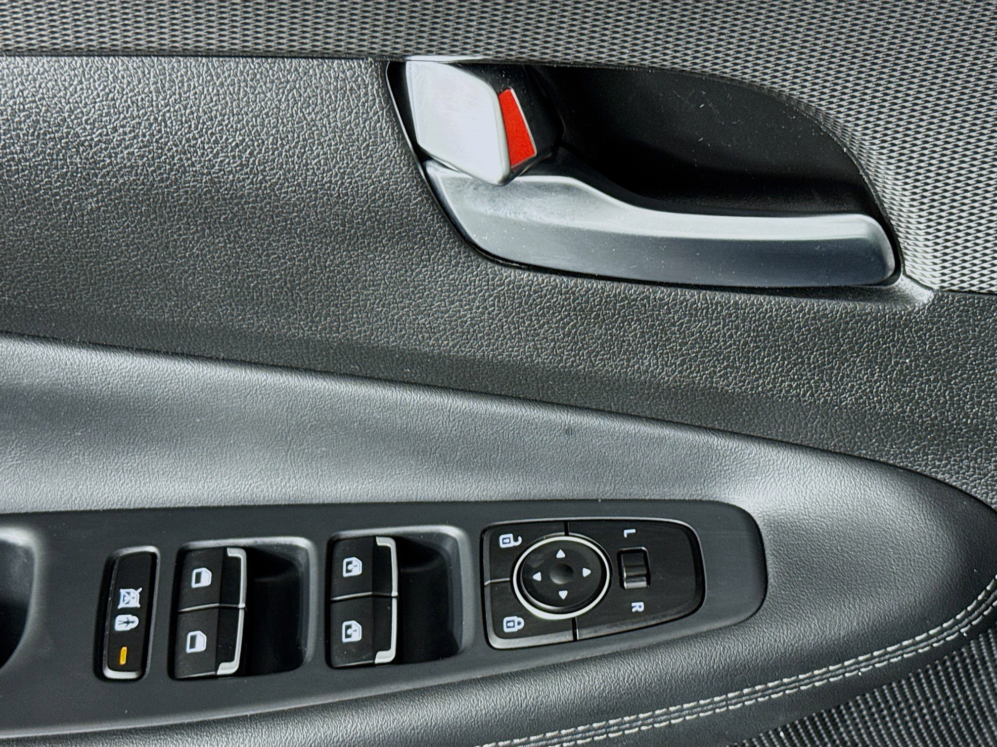 Used 2020 Hyundai Santa Fe SEL FWD image 23
