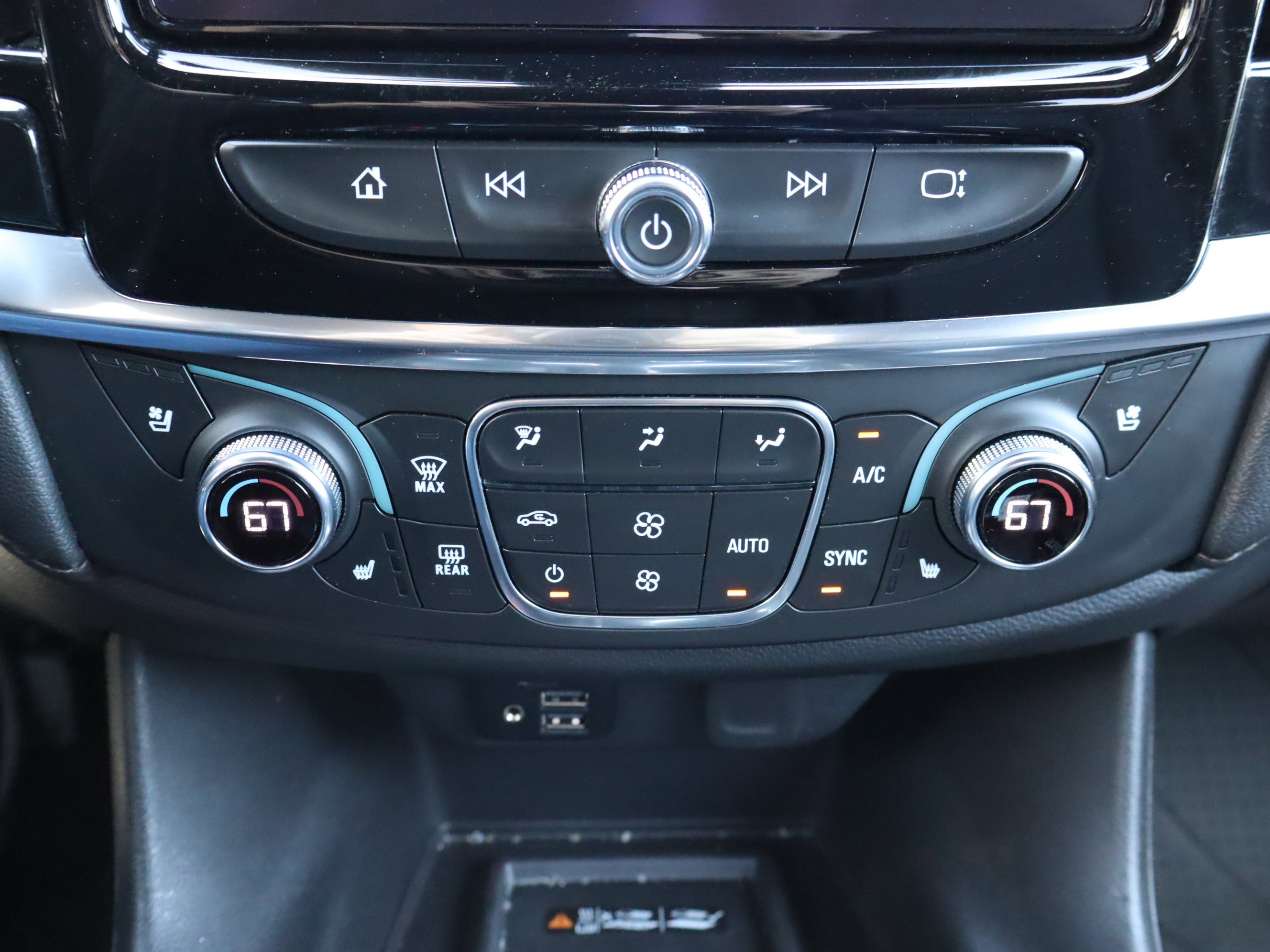 Certified 2023 Chevrolet Traverse High Country AWD/4WD image 28