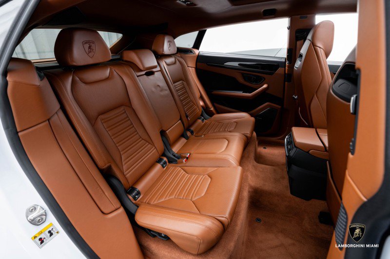 Used 2025 Lamborghini Urus SE image 53