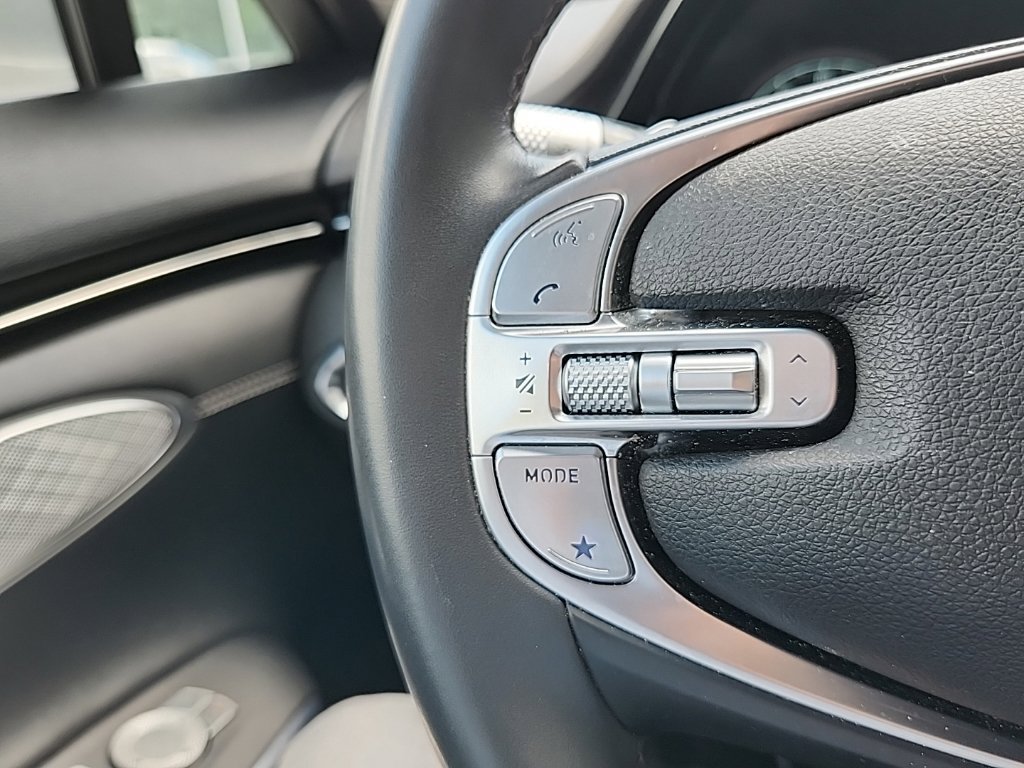 Used 2025 Genesis GV70 2.5T AWD/4WD image 9
