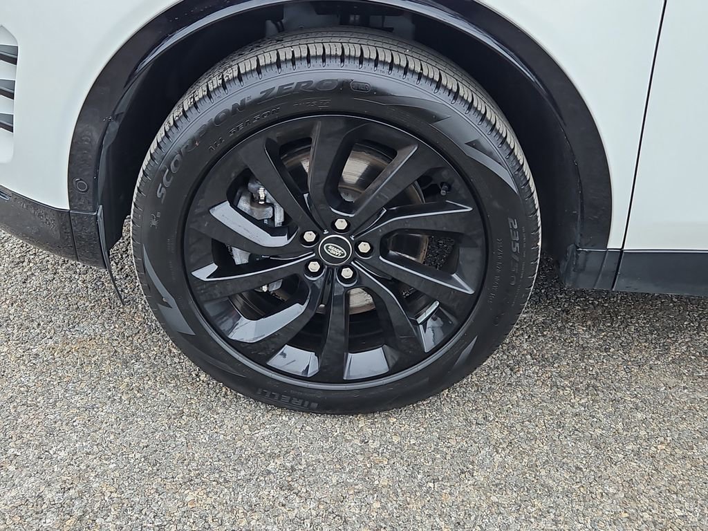 Used 2024 Land Rover Discovery Sport Dynamic SE image 7