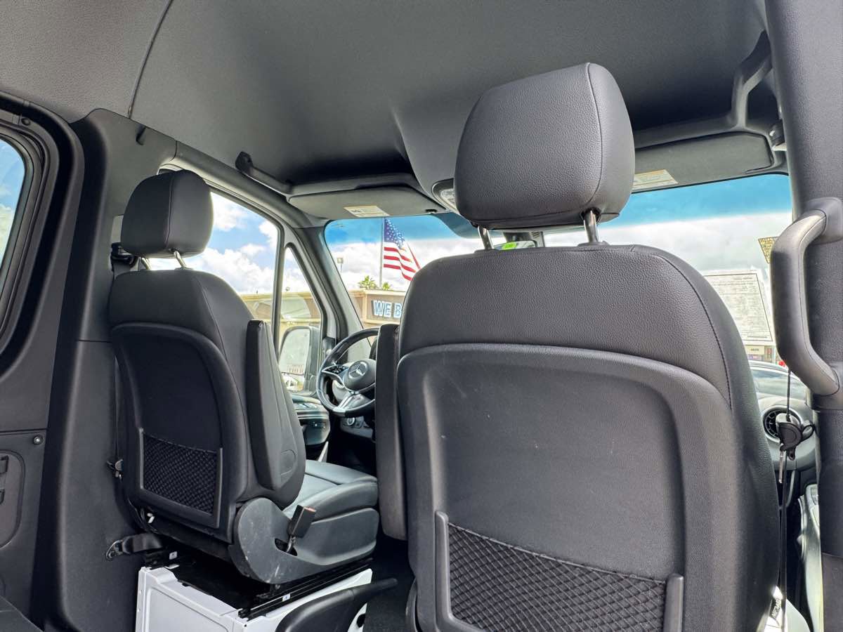 Used 2025 Mercedes-Benz Sprinter 2500 image 21