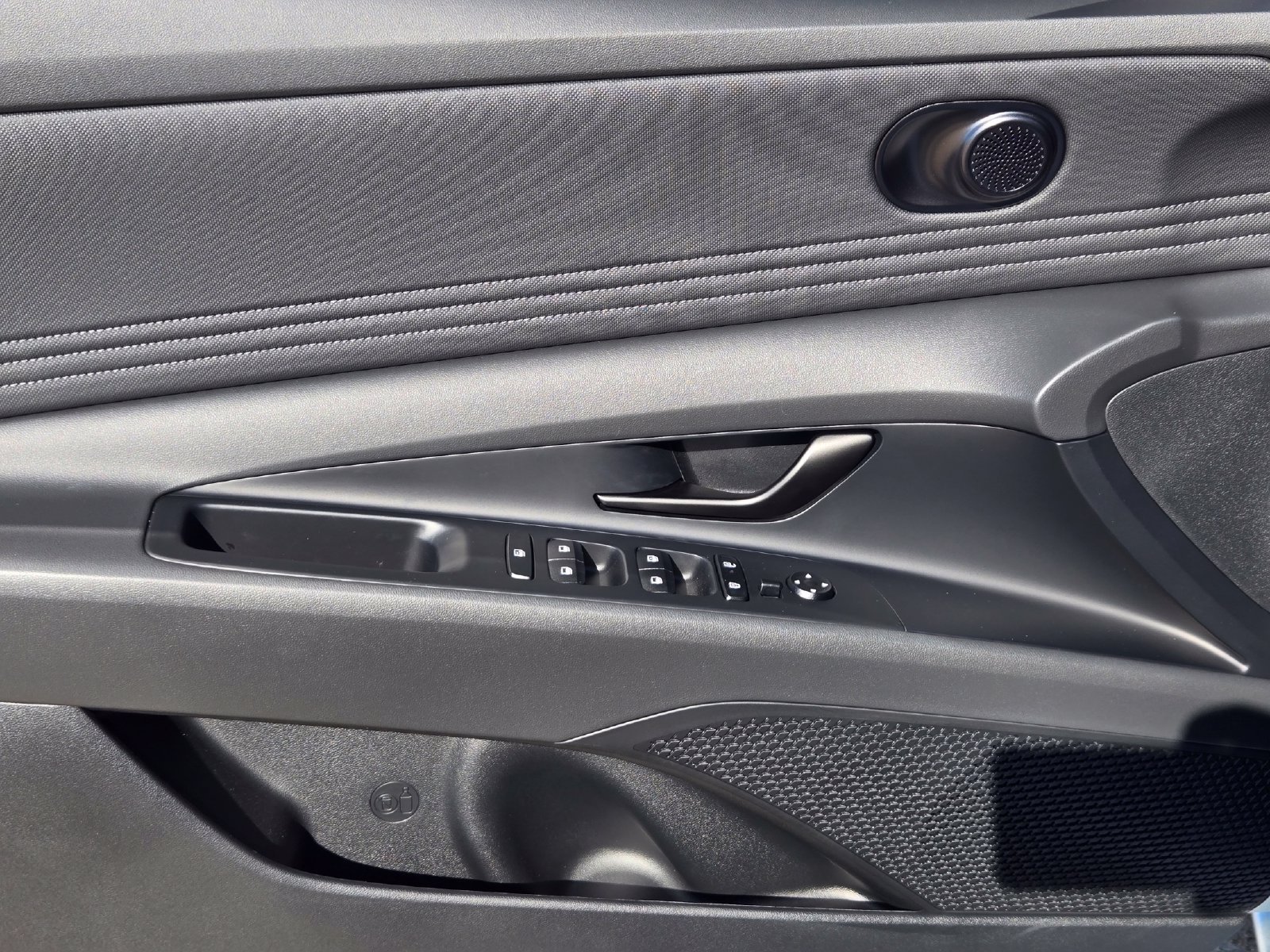 New 2026 Hyundai Elantra SEL Sport FWD image 19