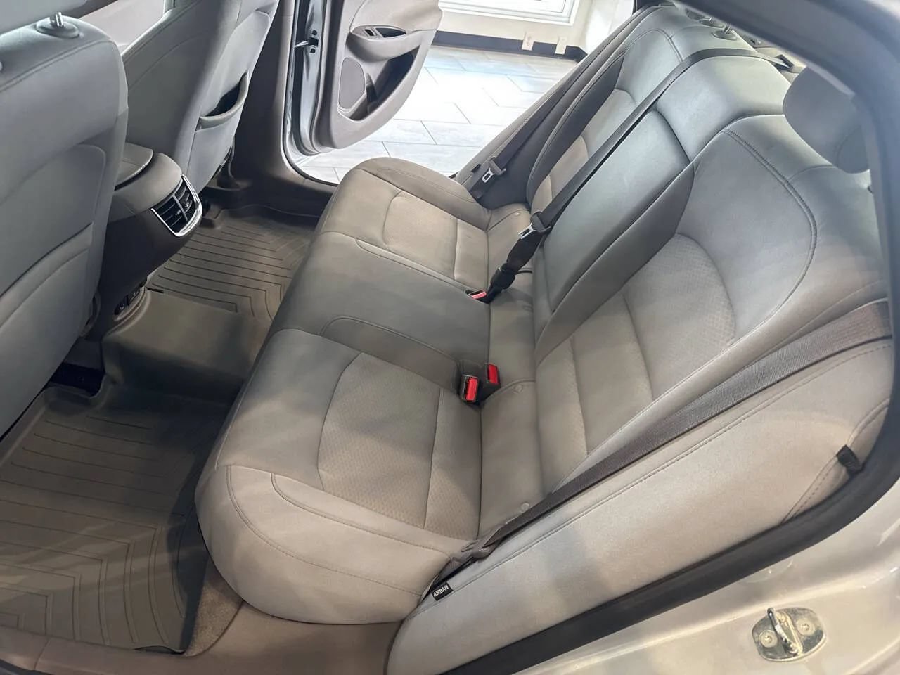 Used 2018 Chevrolet Malibu LT FWD image 29