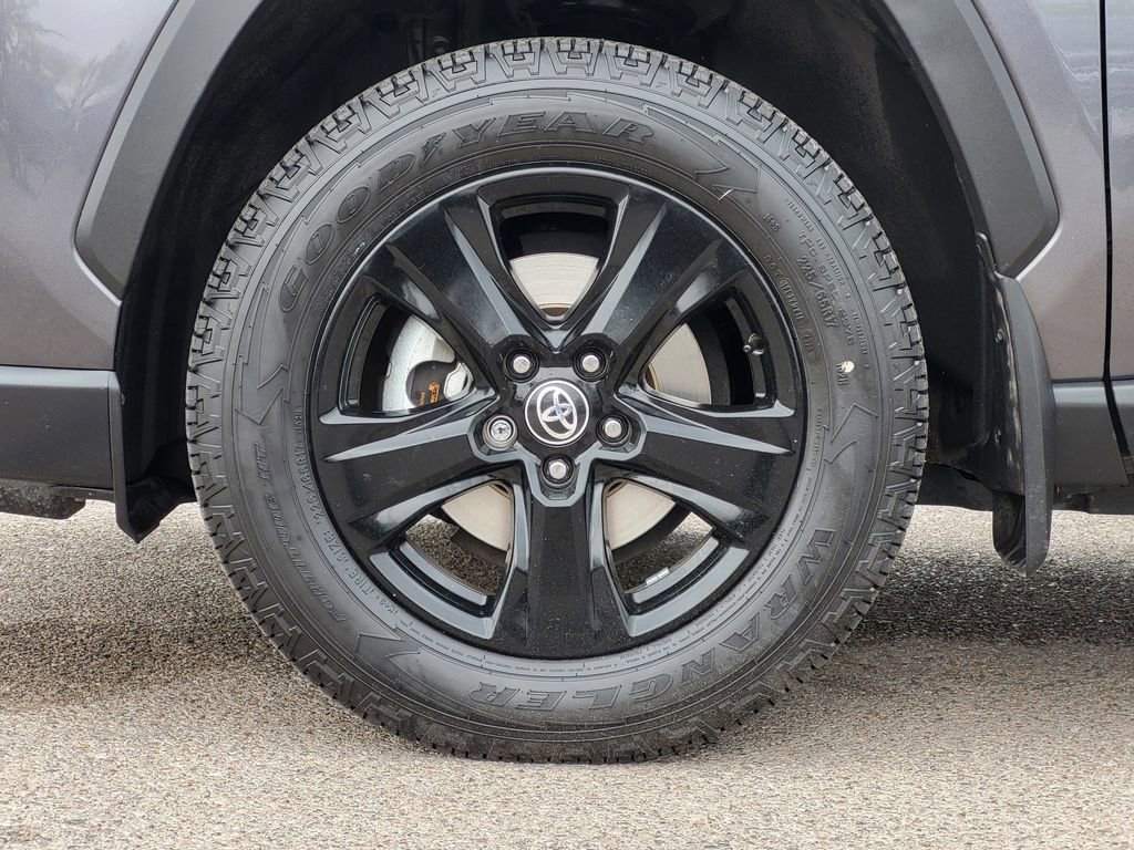 Used 2021 Toyota RAV4 XLE image 7