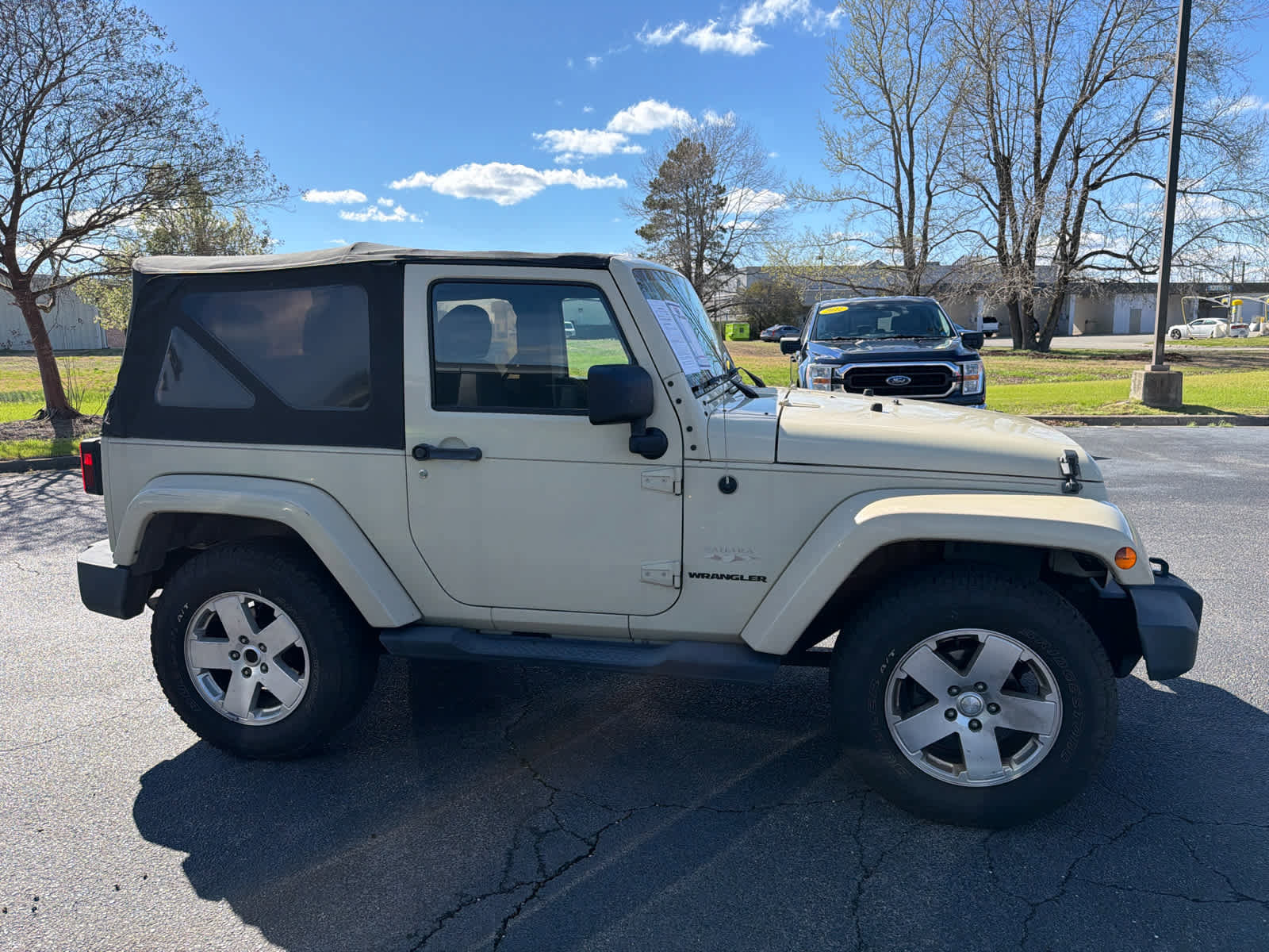 Used 2011 Jeep Wrangler Sahara w/ Connectivity Group image 7