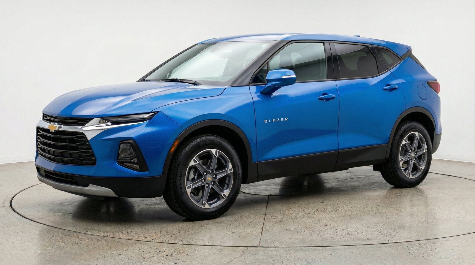 Used 2025 Chevrolet Blazer LT FWD image 3