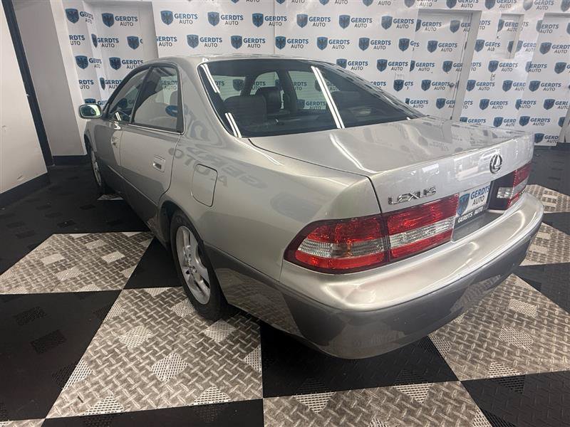 Used 2001 Lexus ES 330 FWD image 6