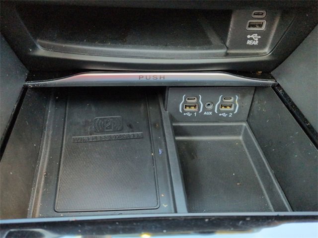 Used 2023 Chrysler Pacifica Limited w/ Uconnect Theater Family Group image 24