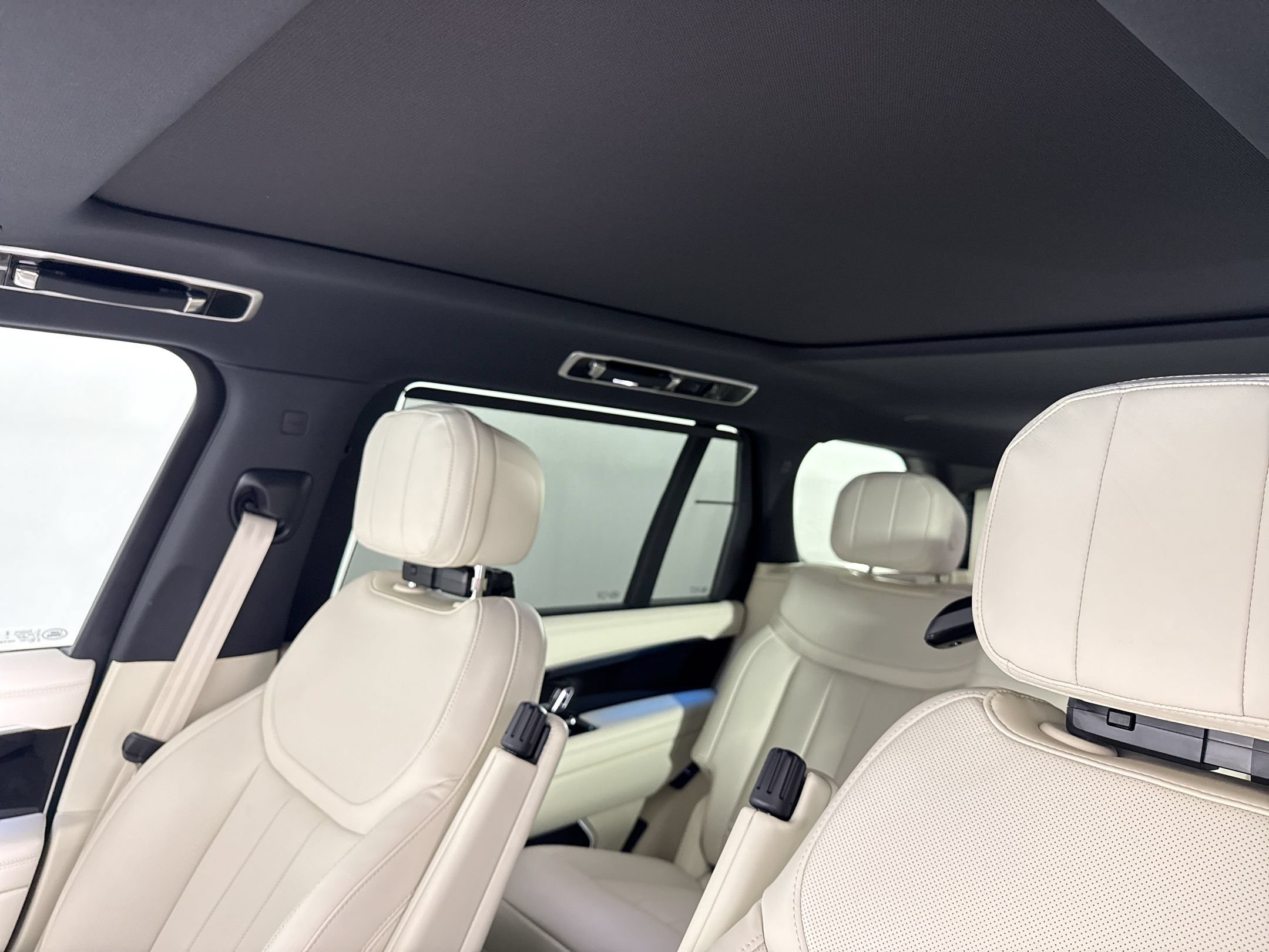 New 2026 Land Rover Range Rover Long Wheelbase SE AWD/4WD image 22