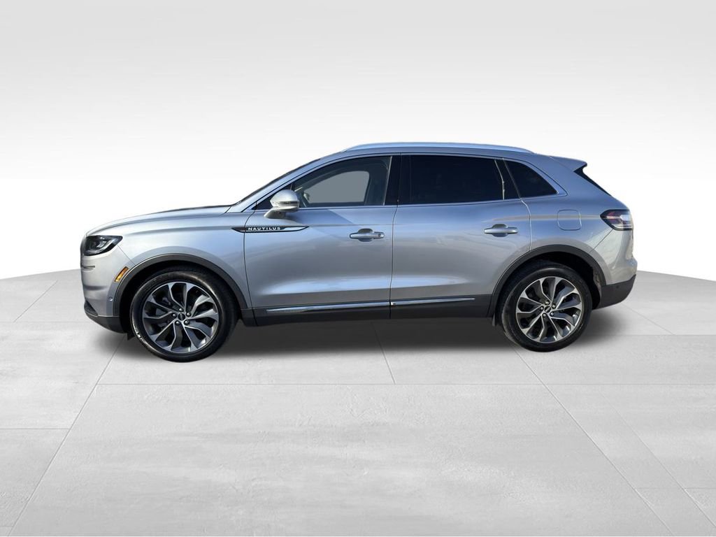 Used 2022 Lincoln Nautilus Reserve image 3