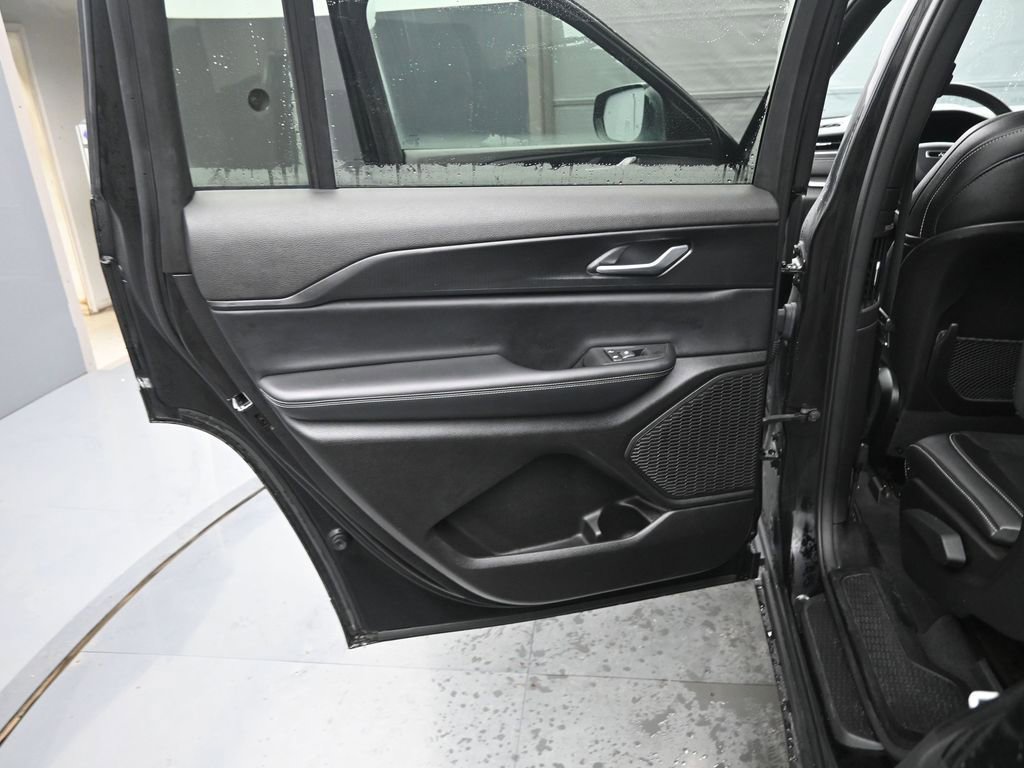 Used 2024 Jeep Grand Cherokee L Laredo AWD/4WD image 15