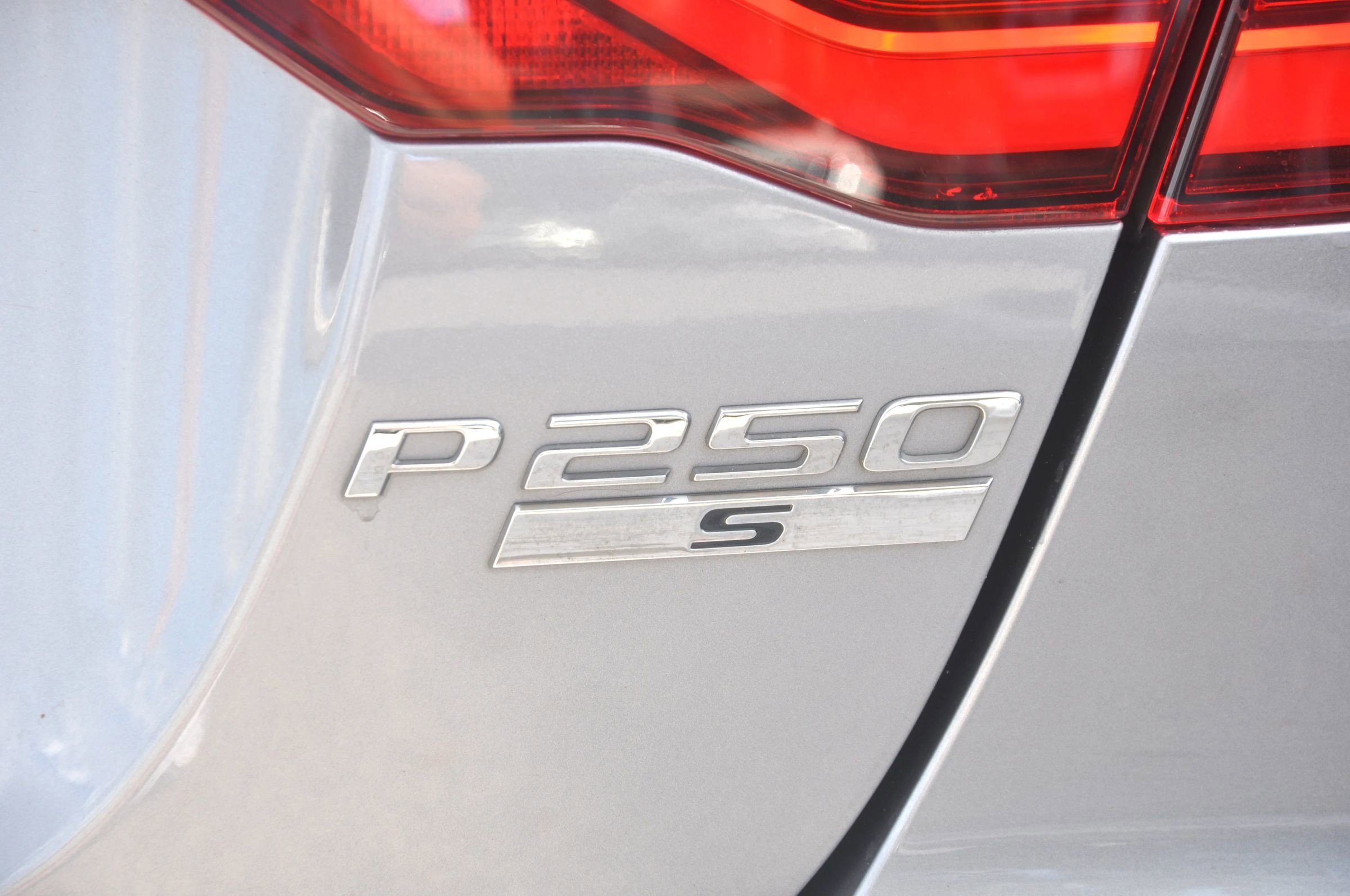 Used 2020 Jaguar XE S RWD image 20