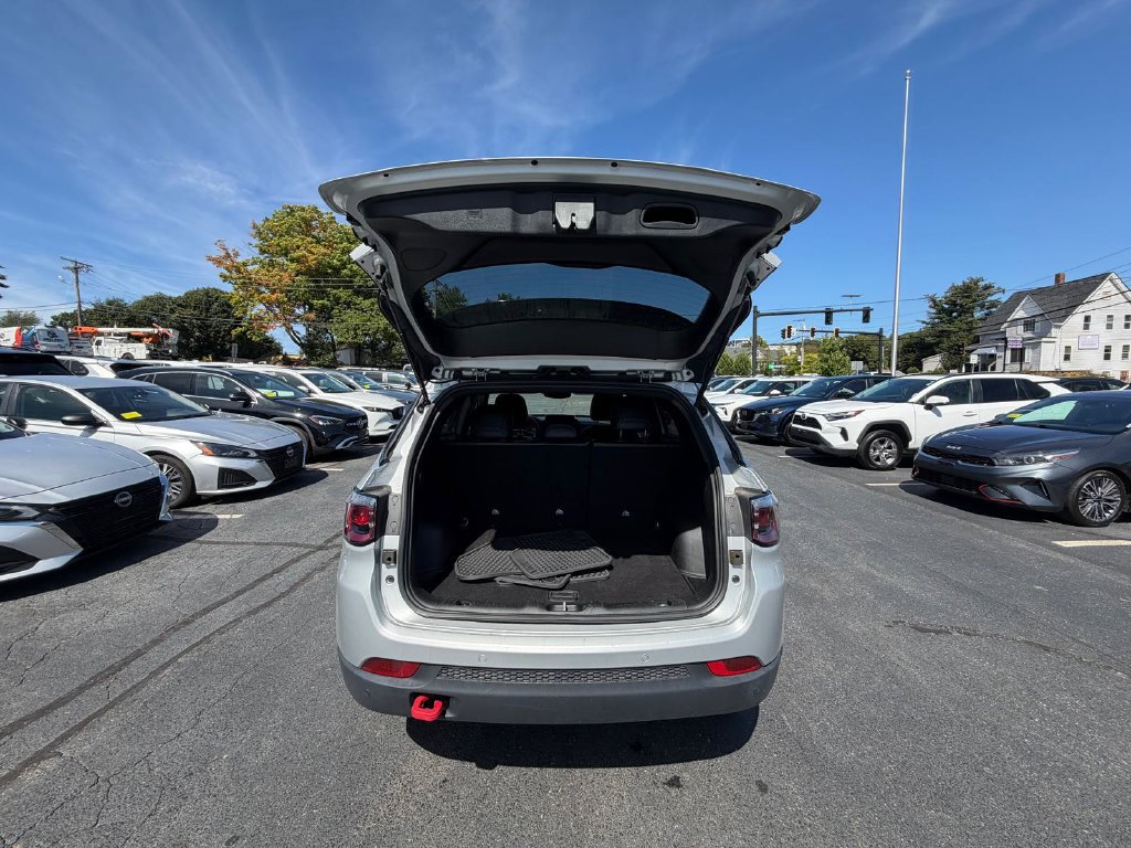 Used 2025 Jeep Compass Trailhawk AWD/4WD image 17