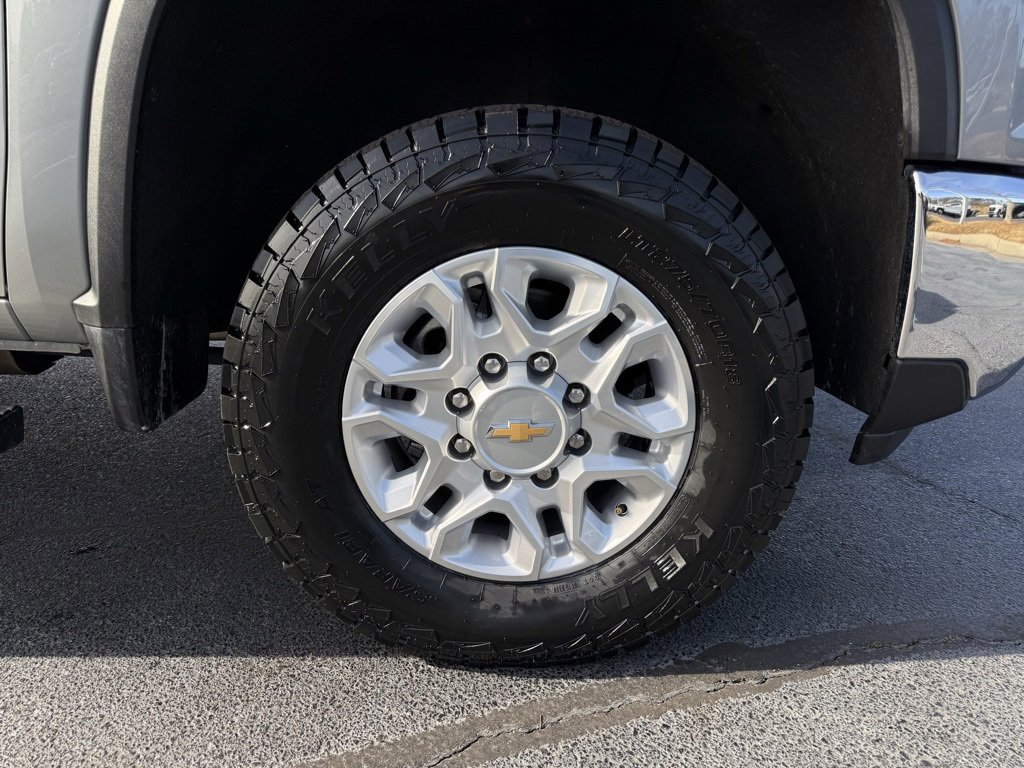 Used 2024 Chevrolet Silverado 2500 LT image 32