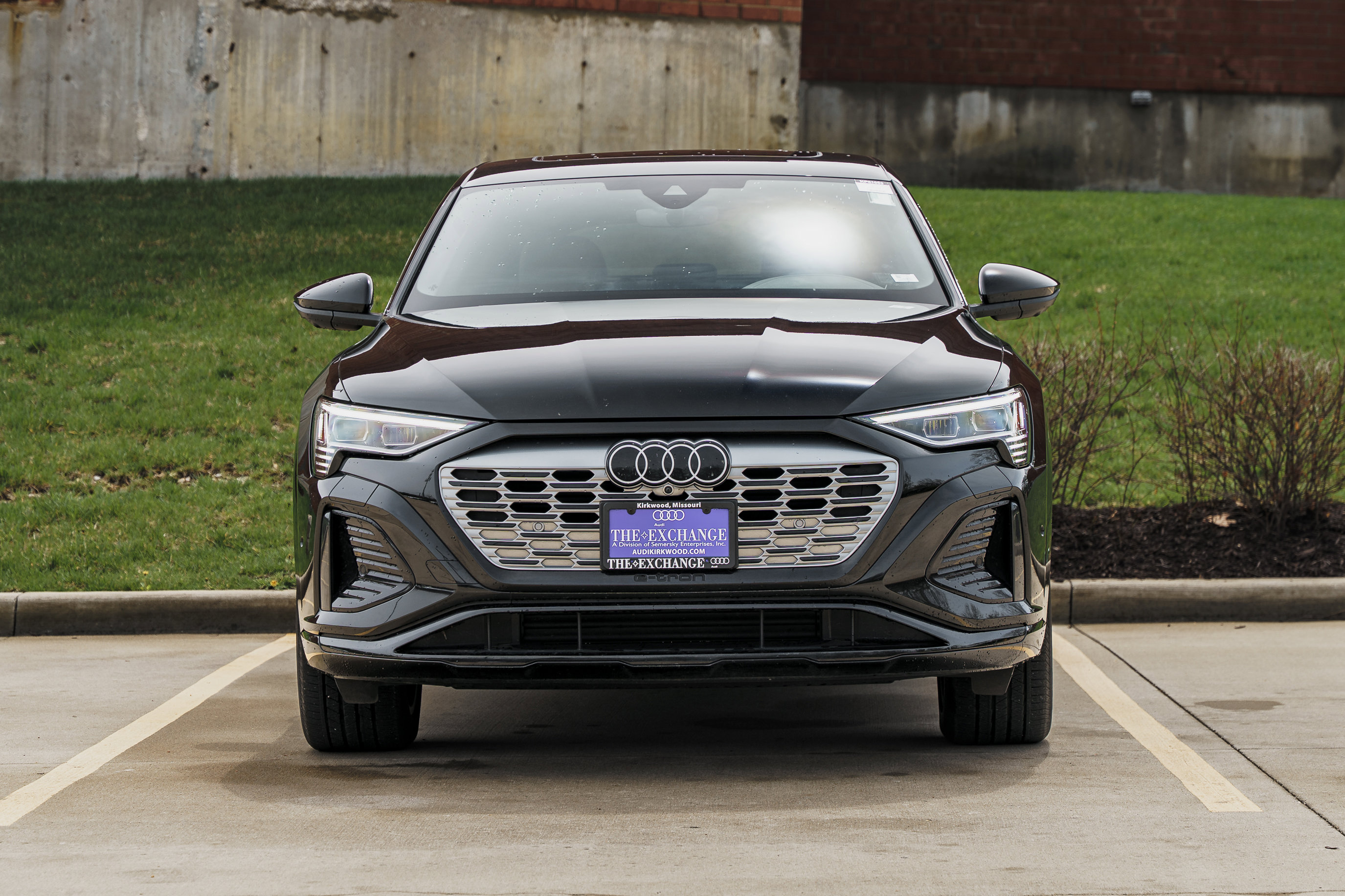Used 2024 Audi Q8 e-tron Premium Plus w/ Premium Plus Package image 31
