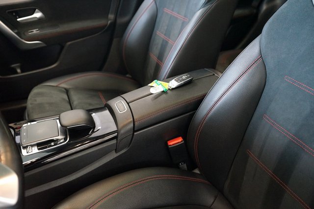 Used 2020 Mercedes-Benz CLA 250 4MATIC image 32