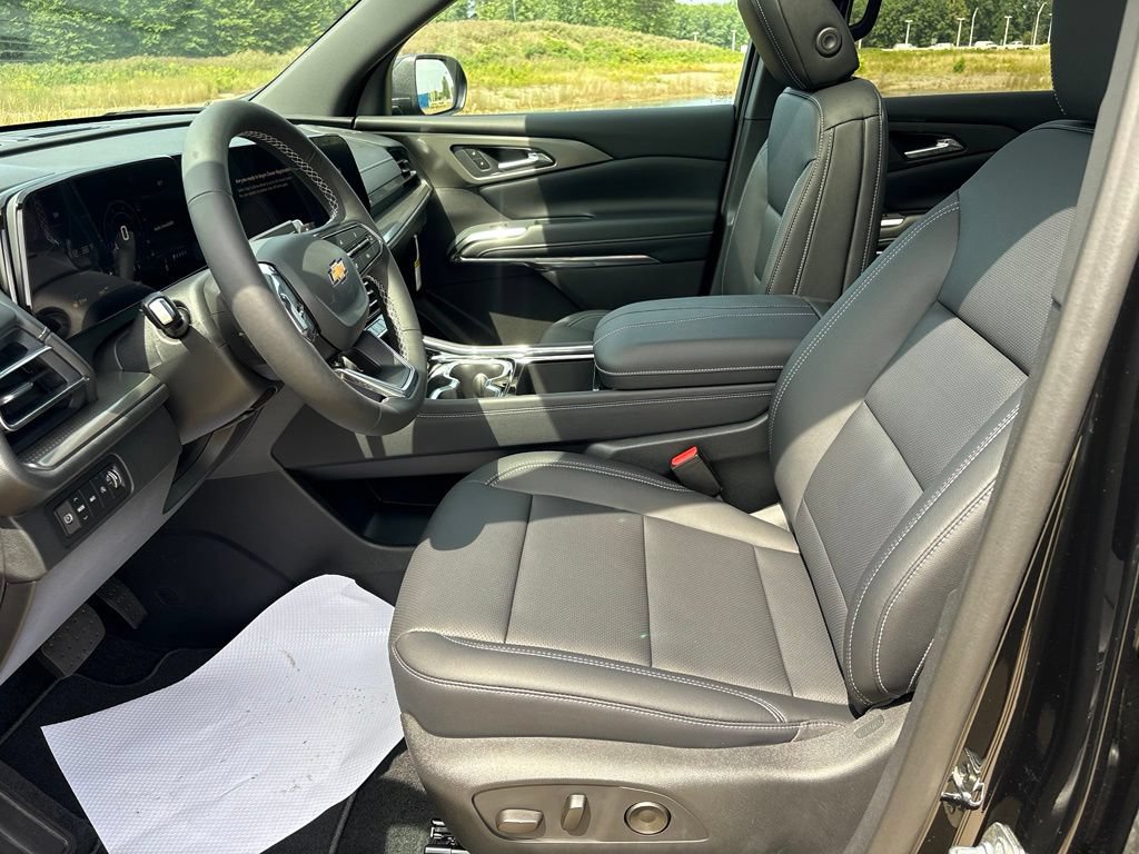 New 2027 Chevrolet Traverse LT w/ Sun and Wheel Package AWD/4WD image 16