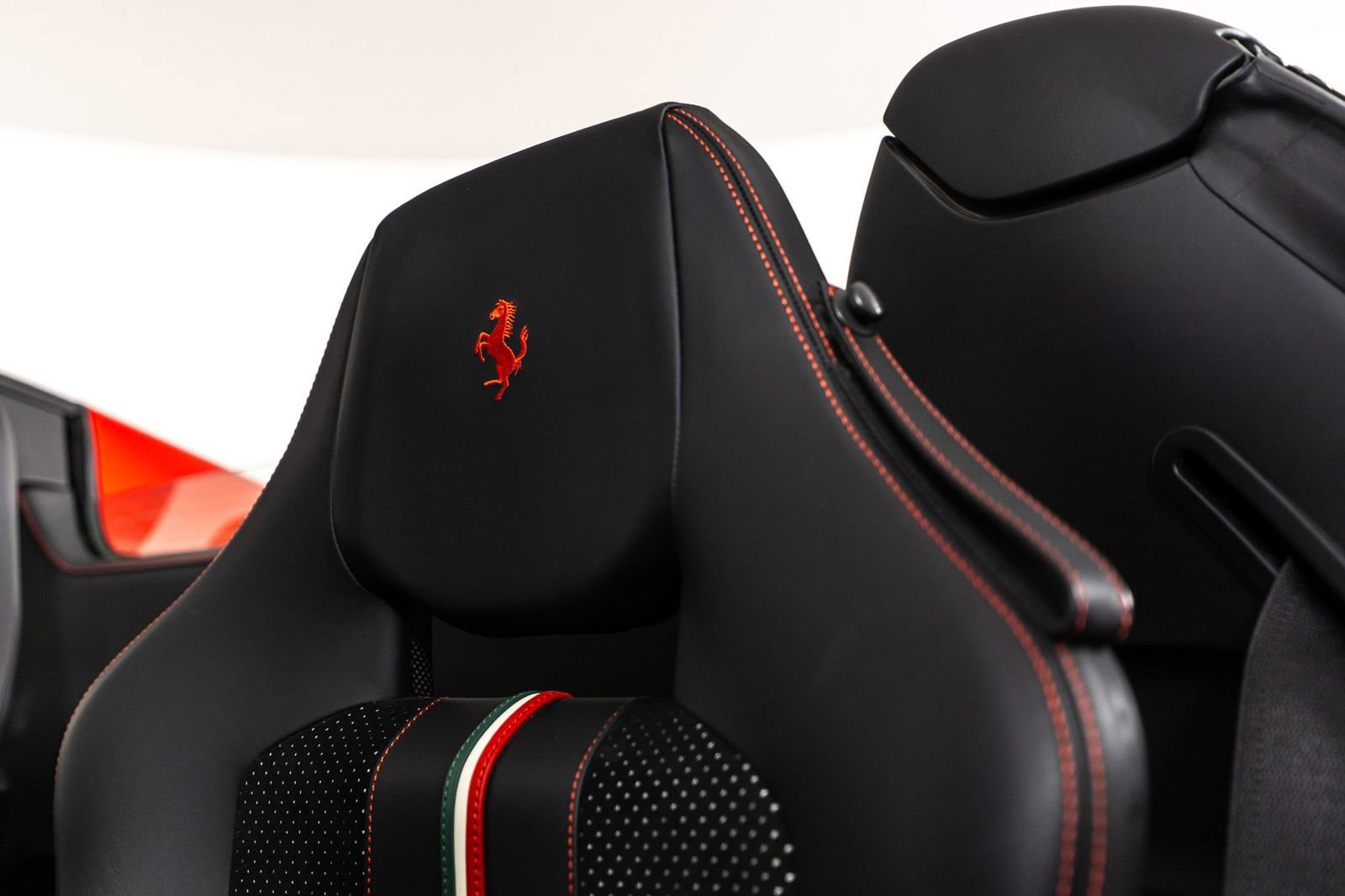 Certified 2021 Ferrari F8 Tributo Base image 34