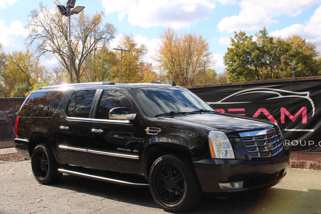 Used 2012 Cadillac Escalade ESV Luxury AWD/4WD image 4