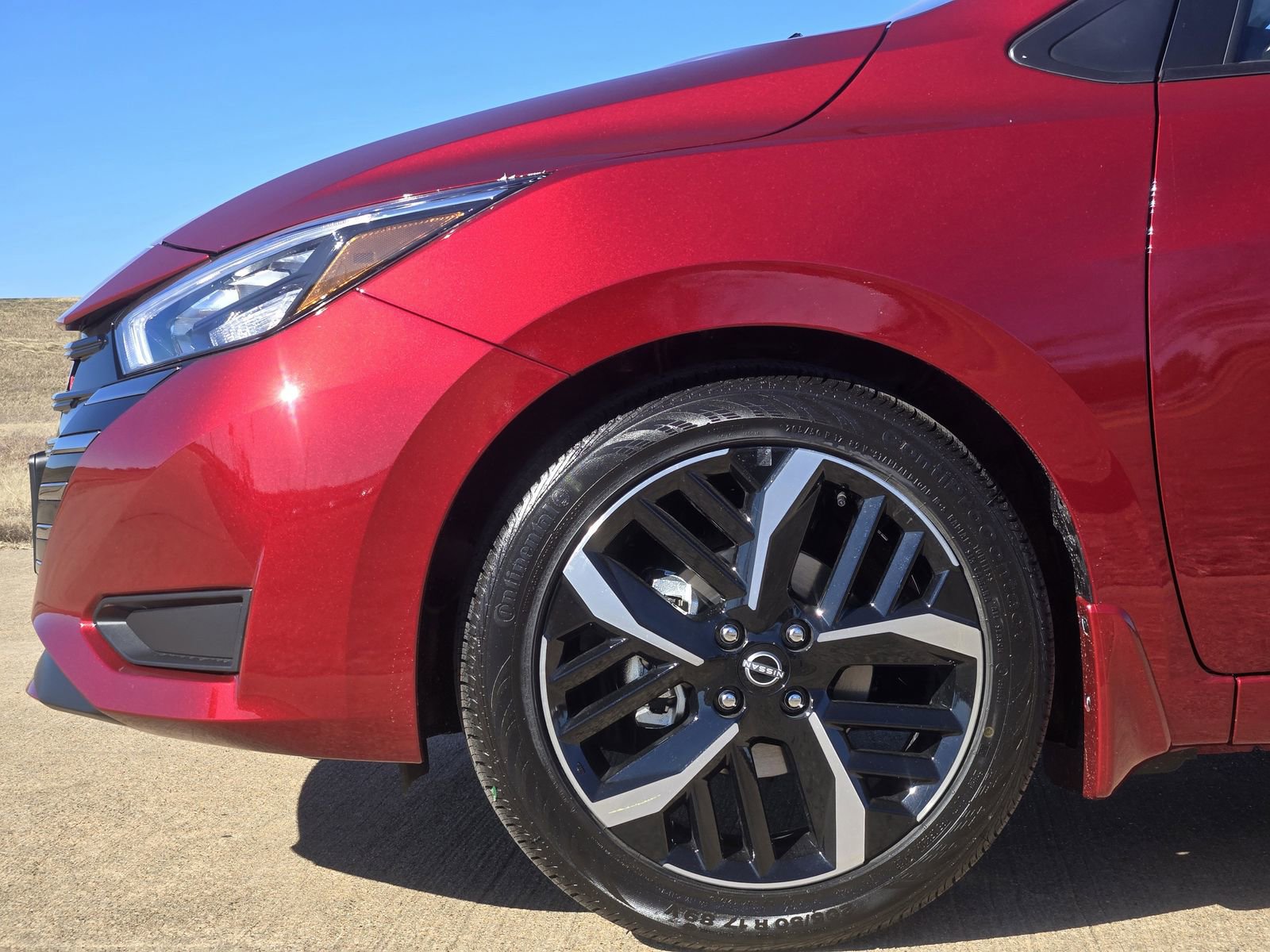 New 2025 Nissan Versa SR image 10