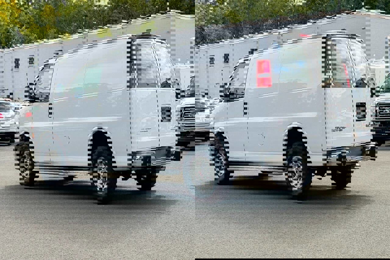 Used 2022 GMC Savana 2500 w/ Driver Convenience Package image 5