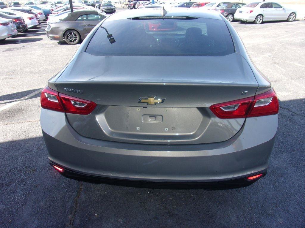 Used 2017 Chevrolet Malibu LT w/ Leather Package FWD image 5
